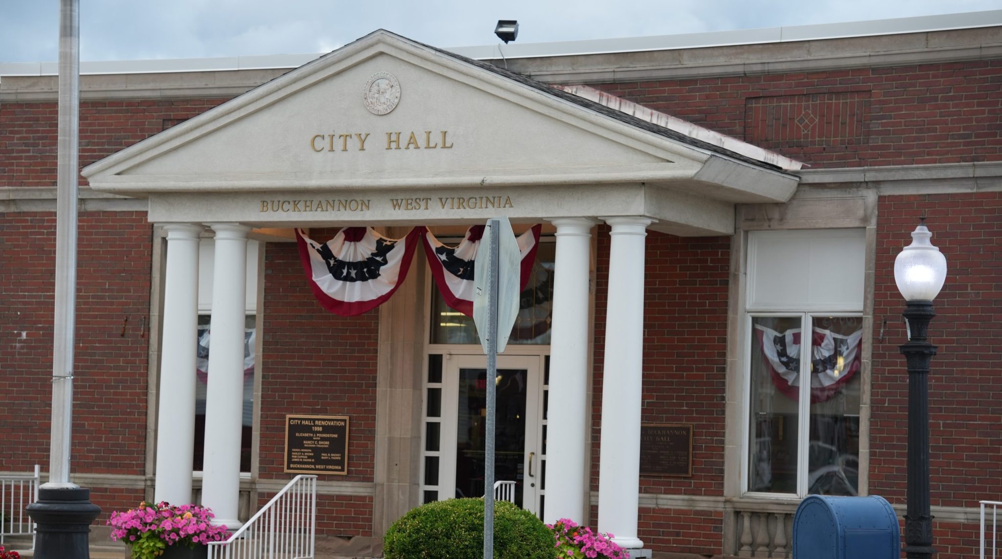 Buckhannon City Council Advances Proposal Limiting New Vape, Smoke Shops Near Schools and Parks